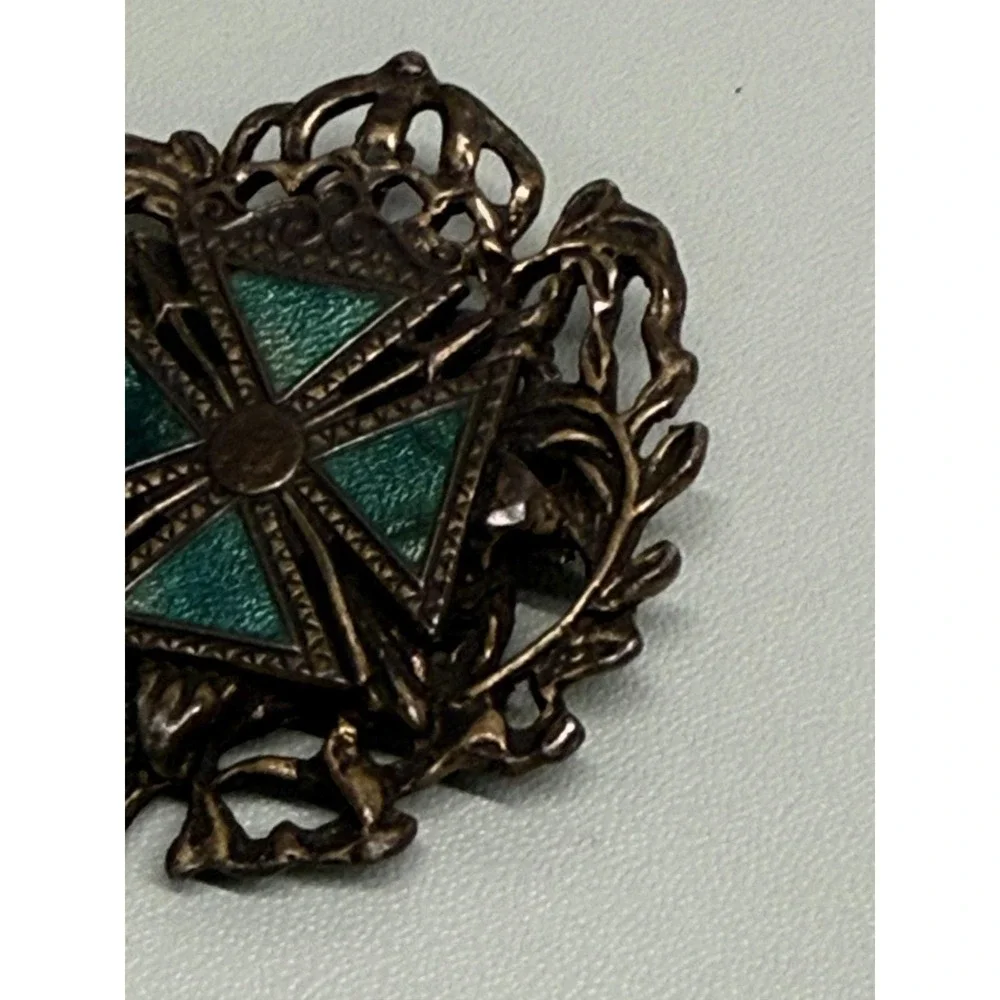 Vintage Green‎ Enamel Wreath Ornate Maltese Cross Brooch Pin Brass Tone Pendant